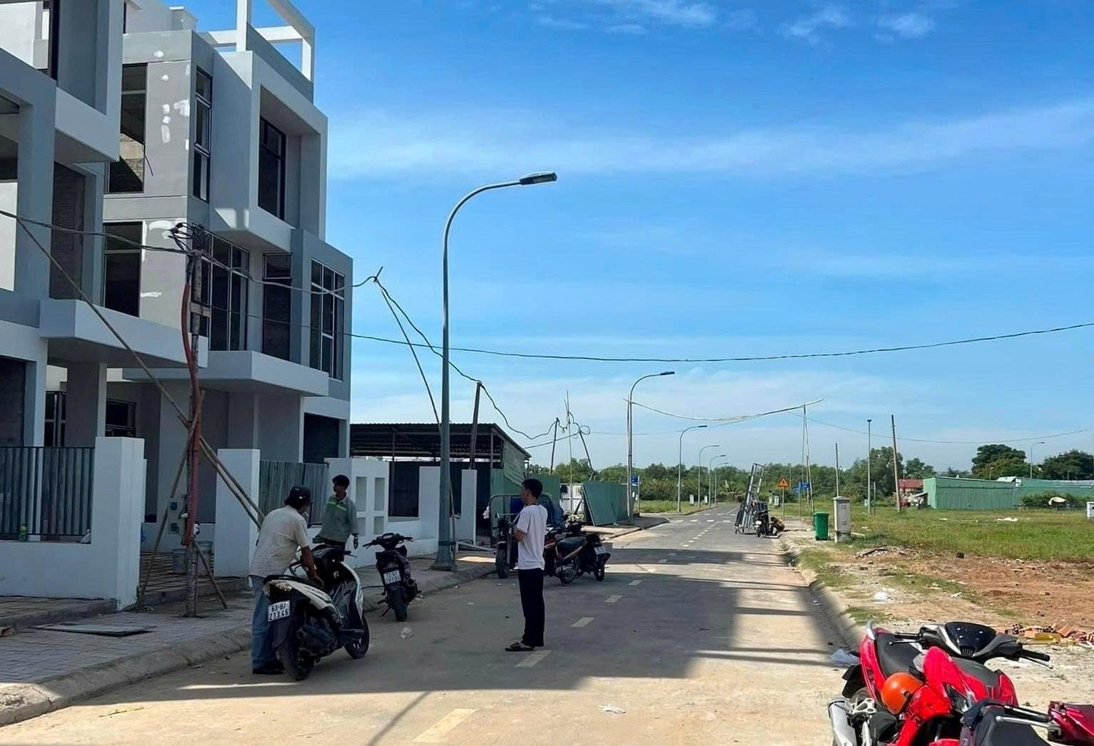Bán không được, nhà đầu tư Hóc Môn, Củ Chi bất đắc dĩ ôm đất chờ tăng giá