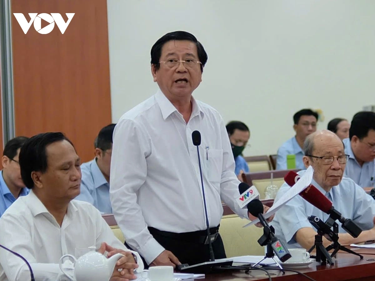 Luật sư Nguyễn Văn Hậu, Chủ tịch Hội Trọng tài thương mại TP. HCM phát biểu tại hội nghị phản biện xã hội đối với 5 dự án BOT 