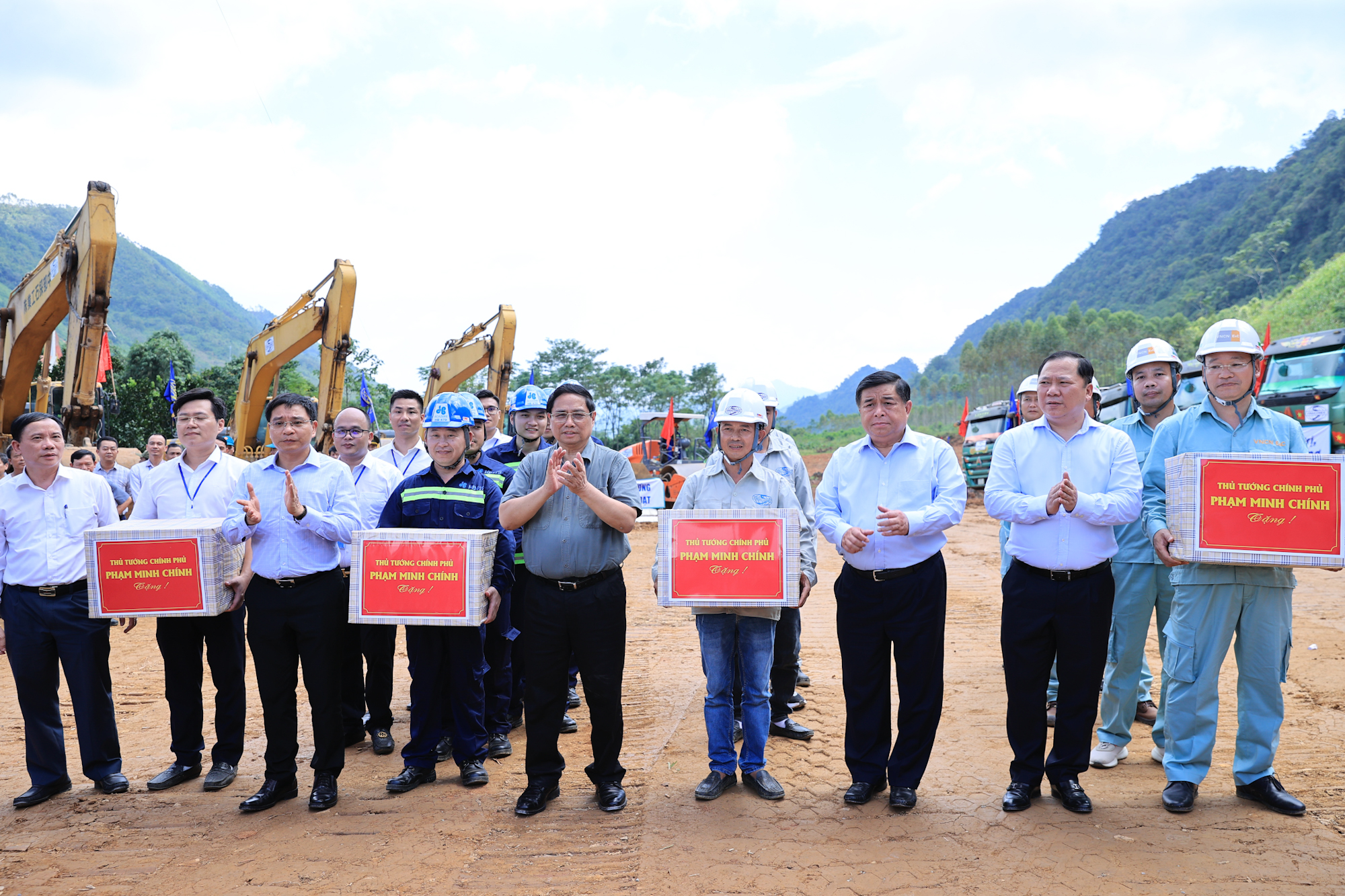 Khởi công tuyến cao tốc Hòa Bình - Mộc Châu
