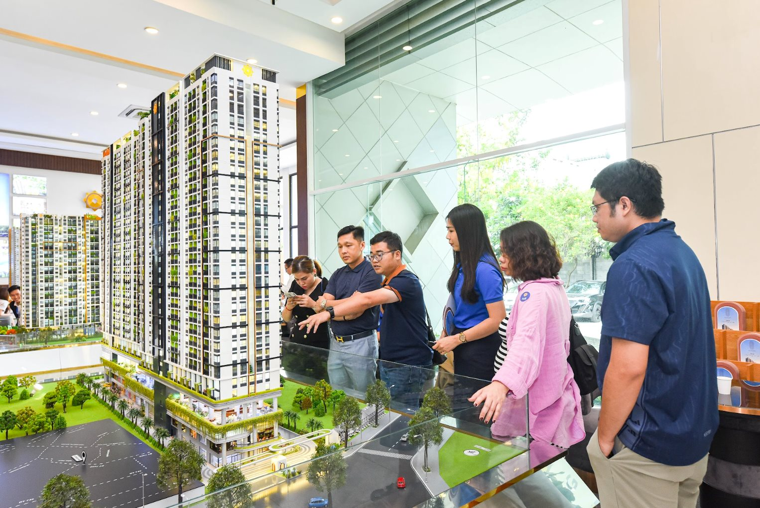 Không ngại vay ngân hàng và tự kiếm tiền trả nợ, người trẻ ngày càng tự tin mua nhà trả góp
