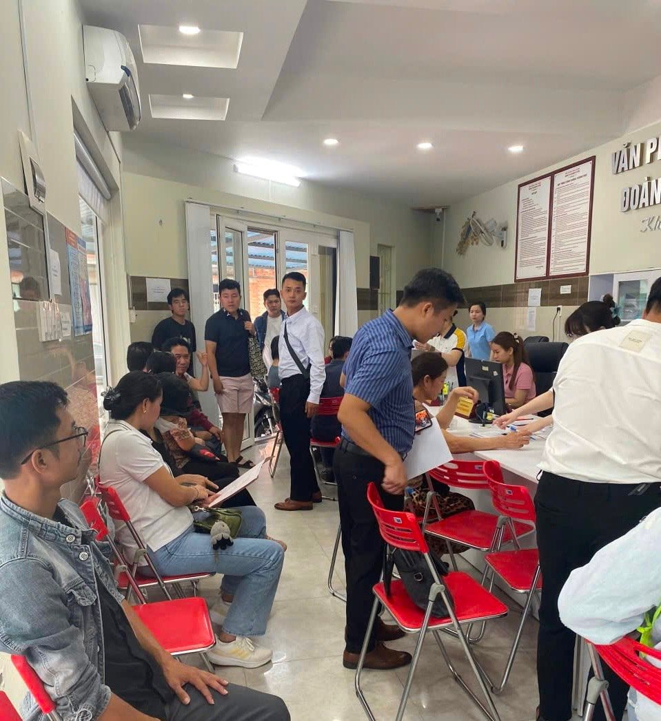 Nhà đầu tư săn đất cả đêm, giao dịch có hiện tượng ùn ứ tại một số khu vực
