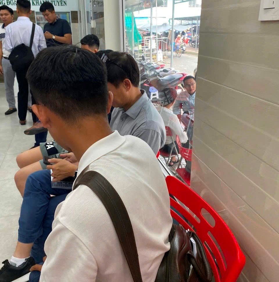 Nhà đầu tư săn đất cả đêm, giao dịch có hiện tượng ùn ứ tại một số khu vực