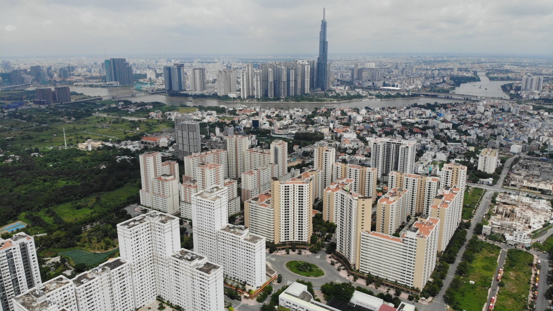 Quốc hội yêu cầu ngăn chặn tình trạng thị trường bất động sản phát triển nóng hoặc đóng băng
