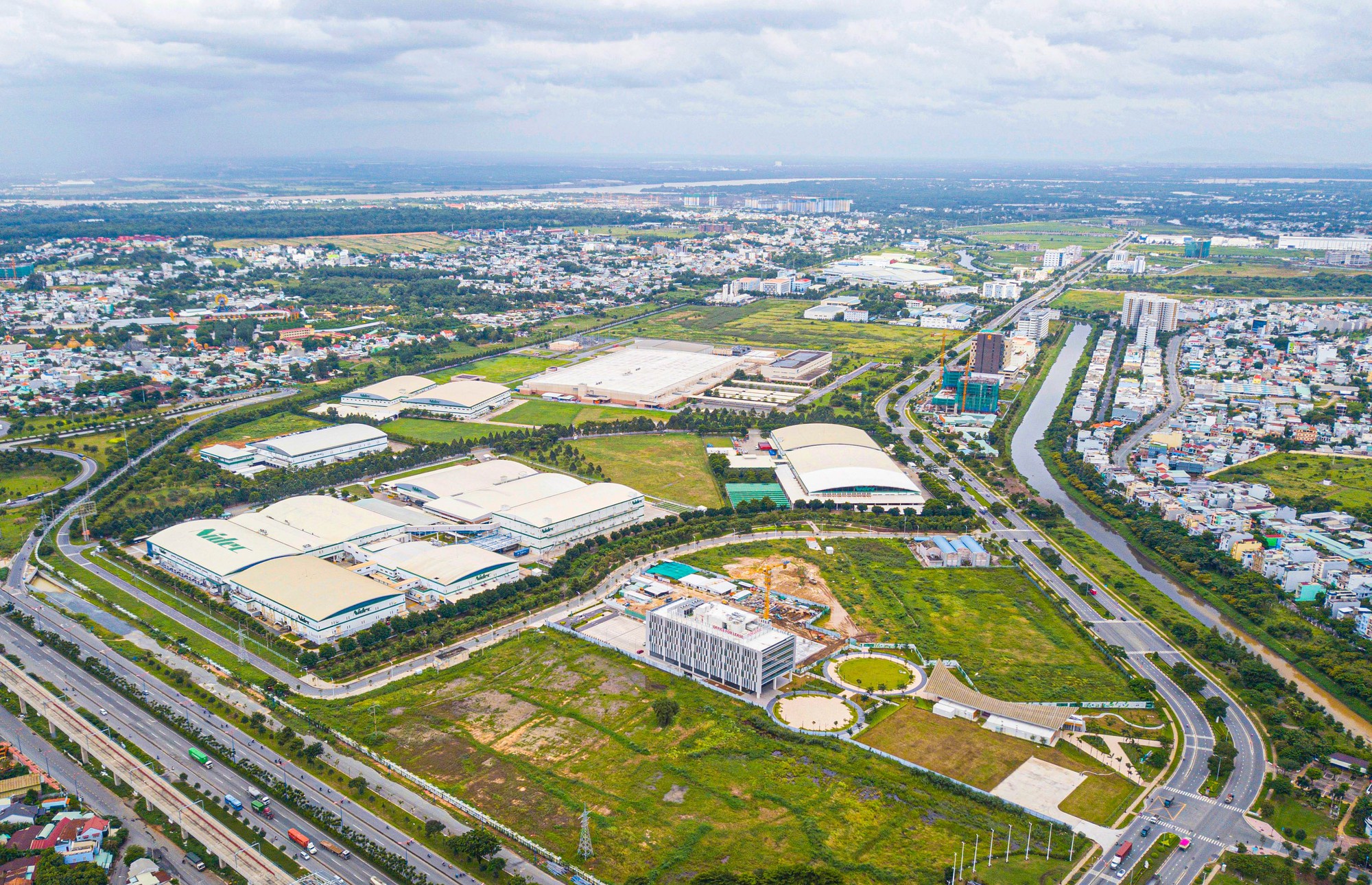 Thêm quỹ đất công nghiệp cho TP HCM, cách nào?