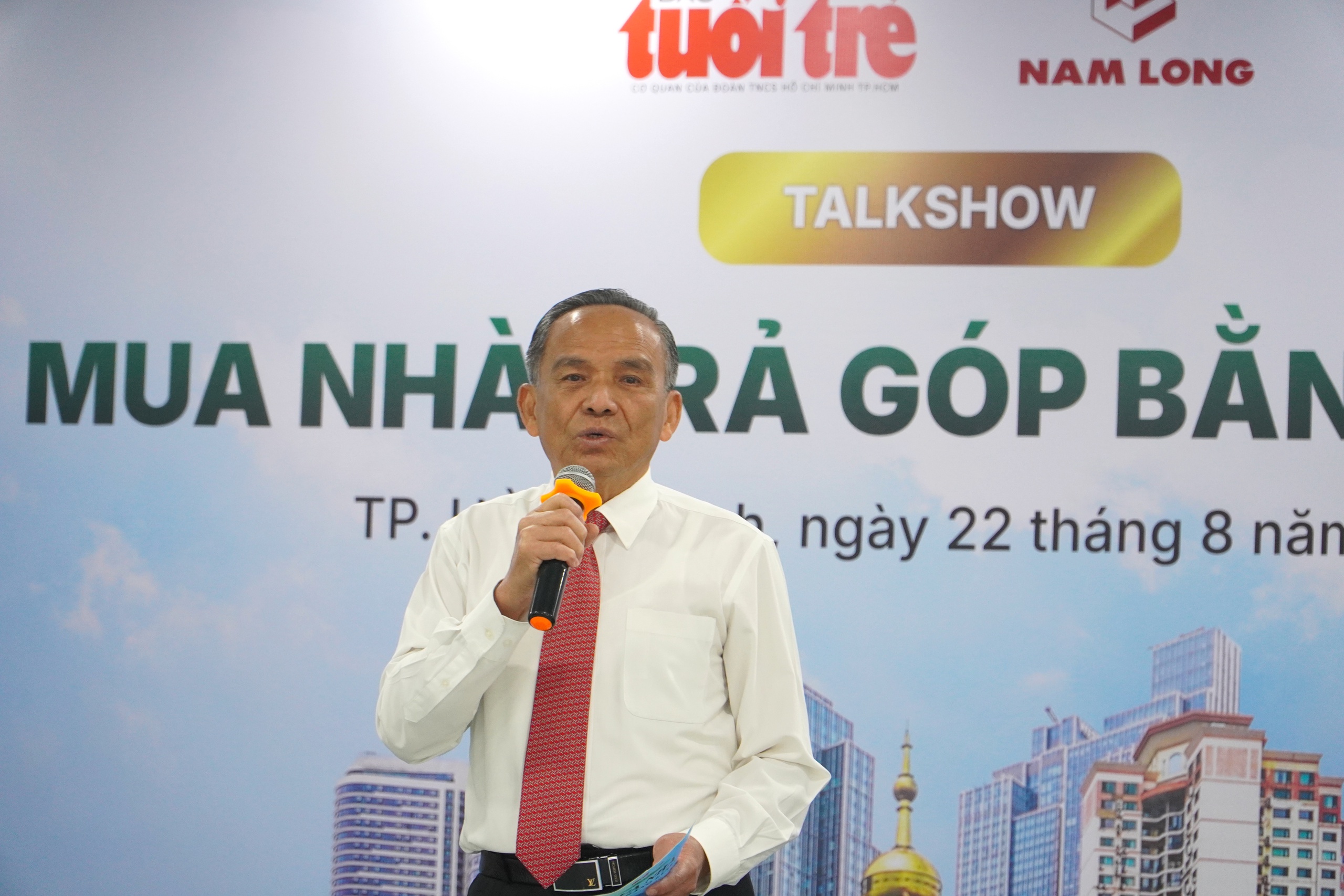 Ông Lê Hoàng Châu, Chủ tịch Hiệp hội Bất động sản TP HCM, đề nghị các doanh nghiệp tái cấu trúc lại nguồn cung ứng để có nhiều nhà ở vừa túi tiền cho người dân.