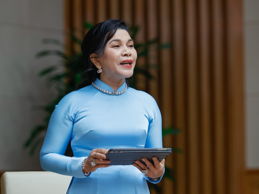 Bà Đặng Thị Kim Oanh, Tổng giám đốc Công ty CP Địa ốc Kim Oanh phát biểu tại Hội nghị toàn quốc về tháo gỡ khó khăn, vướng mắc, thúc đẩy phát triển nhà ở xã hội chiều 6/3. Ảnh: VGP.
