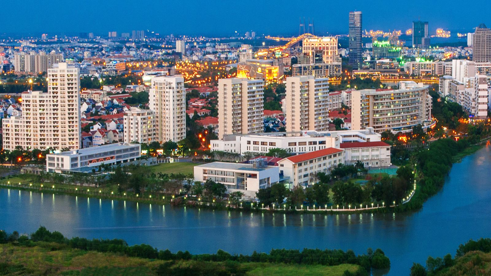 Giao dịch chung cư, nhà ở riêng lẻ tăng vọt, giá tăng tới 40% chỉ sau 1 năm