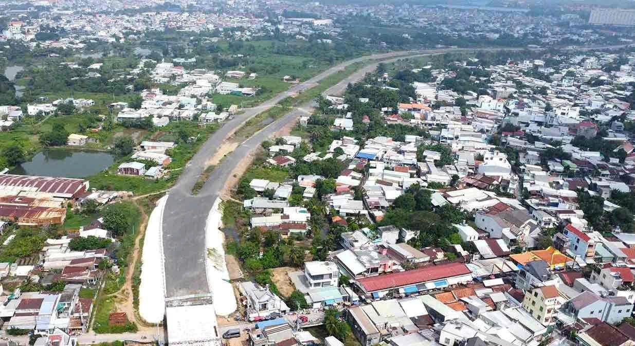 Đoạn 2 của hương lộ 2 có chiều dài khoảng 5,7km (gồm 2 nhánh) nối từ ranh giới xã Long Hưng đến đường cao tốc Thành phố Hồ Chí Minh - Long Thành - Dầu Giây