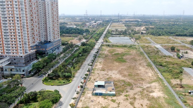 Thị trường bất động sản nhà ở khu vực TPHCM và vùng phụ cận ghi nhận sự tăng trưởng tích cực về nguồn cung lẫn sức cầu.