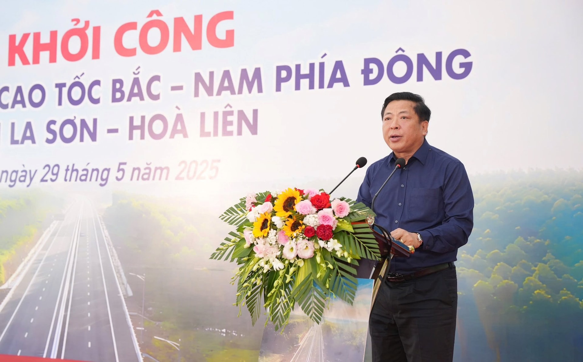 Khởi công Dự án mở rộng cao tốc Bắc Nam đoạn La Sơn - Hòa Liên lên 4 làn xe