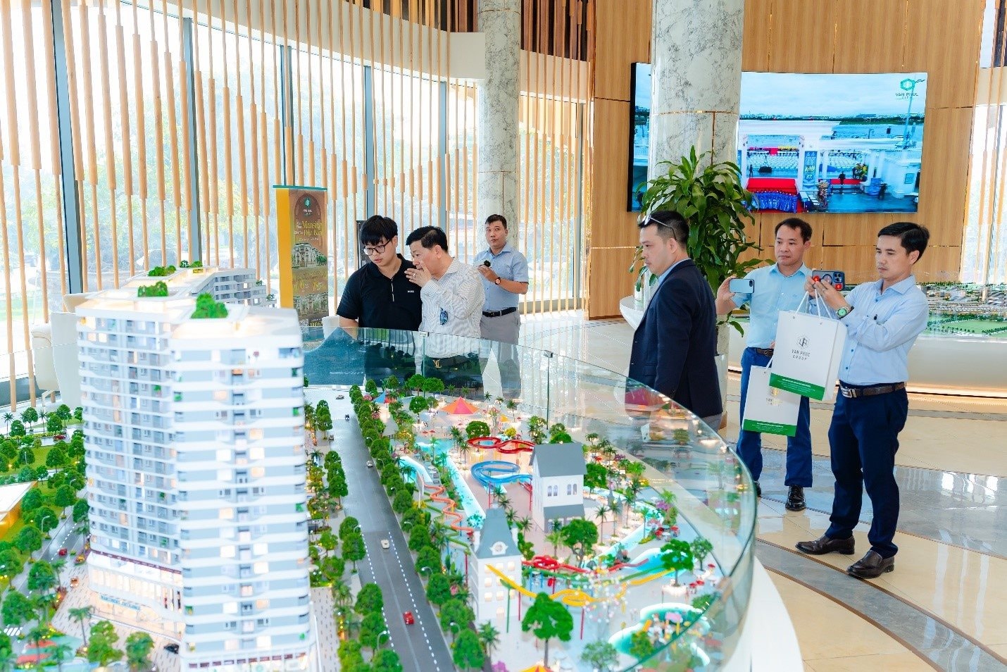 Nhà đầu tư địa ốc rục rịch cắt lỗ