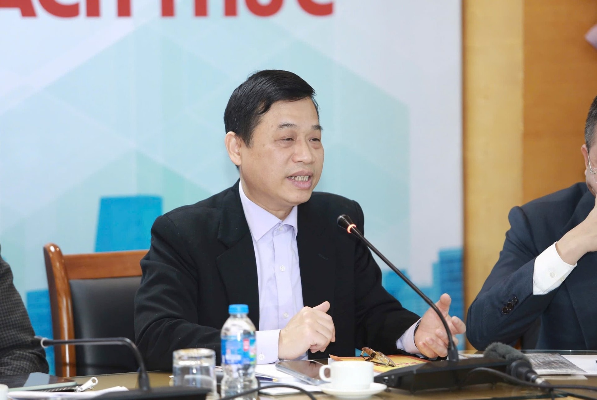 Ông Lê Văn Bình, Phó vụ trưởng Vụ Đất đai, Bộ Tài nguyên và Môi trường chia sẻ tại tọa đàm.