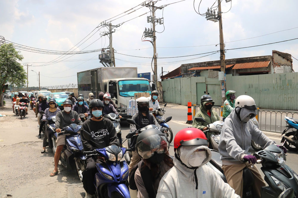 Đường Phạm Văn Bạch được hy vọng sớm chấm dứt tình trạng nâng cấp dang dở. Ảnh: NGỌC QUÝ