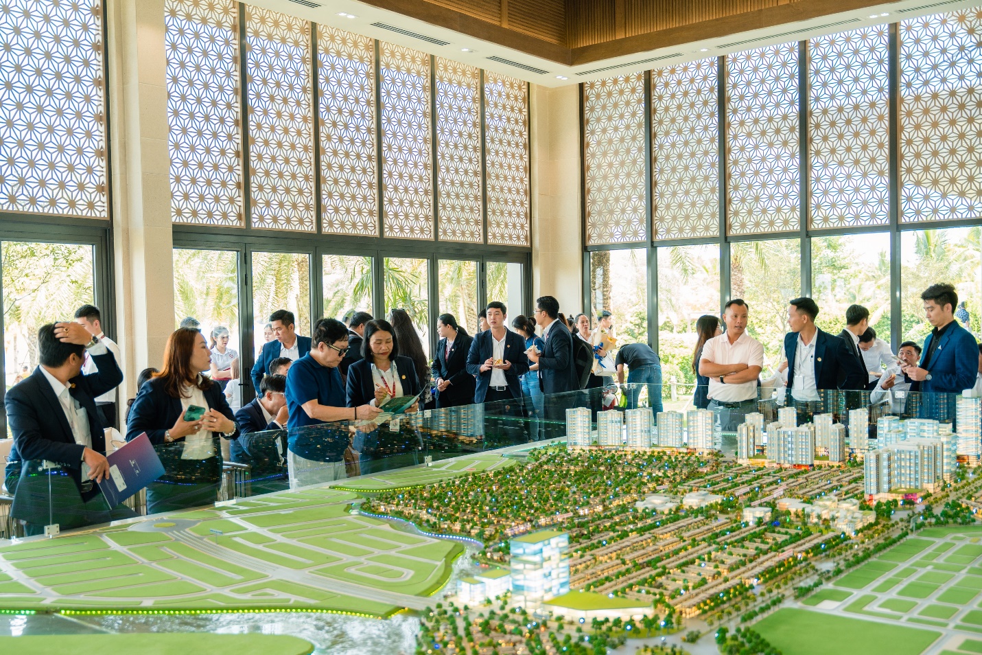 Những thông tin tốt về kinh tế và hạ tầng góp phần đưa BĐS khu Đông tăng trưởng tích cực.