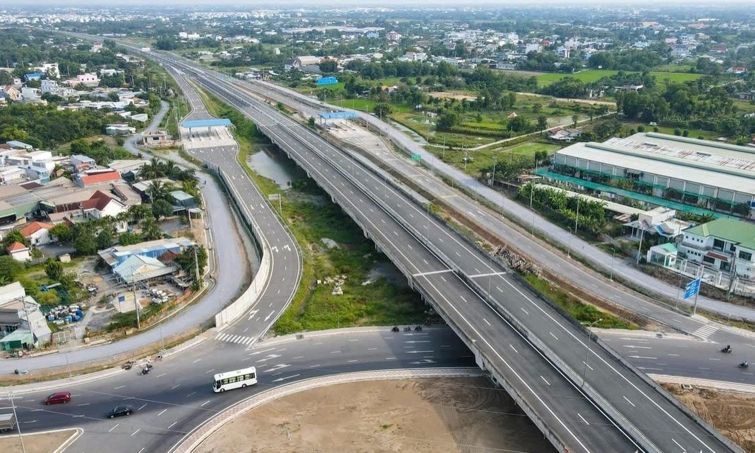 Đẩy nhanh tiến độ mở rộng tuyến cao tốc huyết mạch