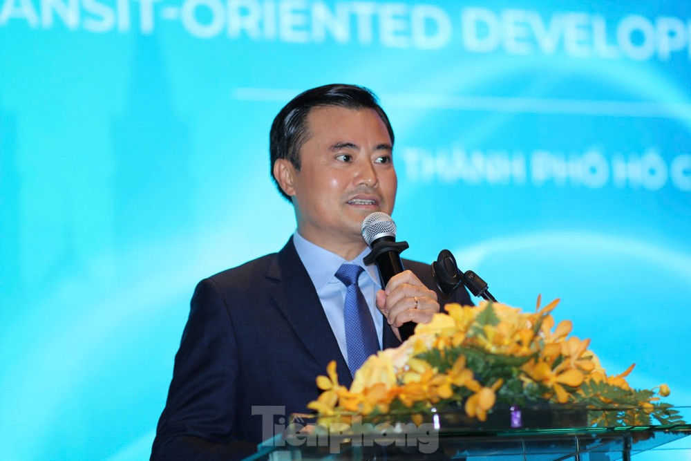 Ông Bùi Xuân Cường - Phó Chủ tịch UBND TPHCM phát biểu tại hội thảo. Ảnh: A.X