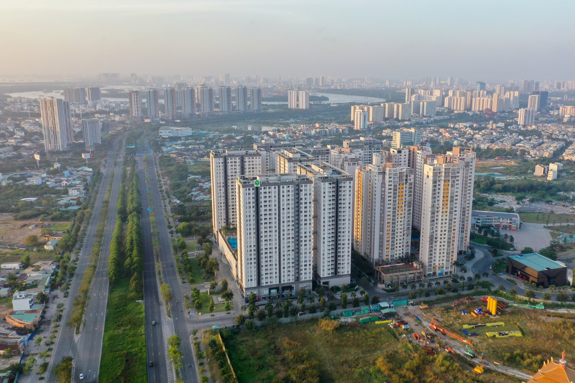 Bất động sản đón gần 1,8 tỷ USD vốn ngoại, giành lại vị trí á quân