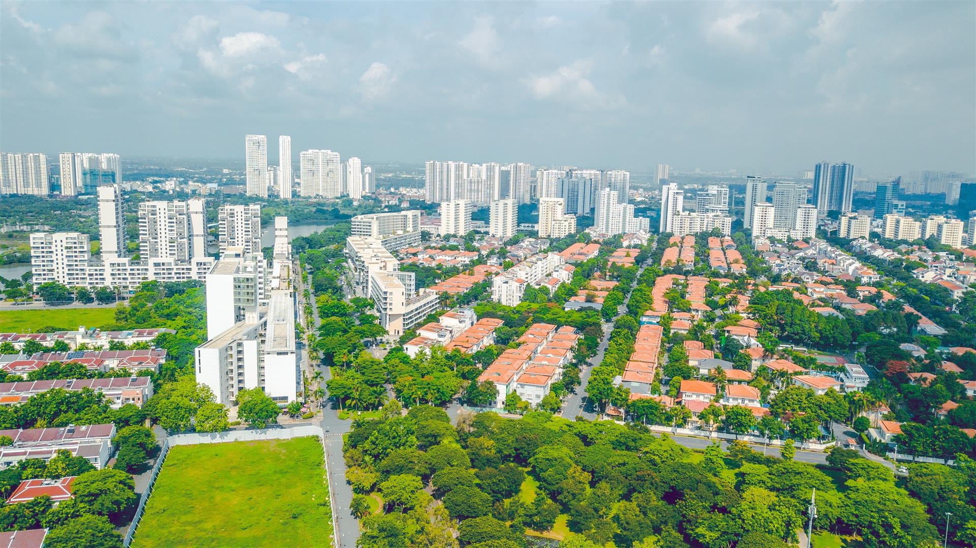 Bất động sản ế vì nhiều nghịch lý