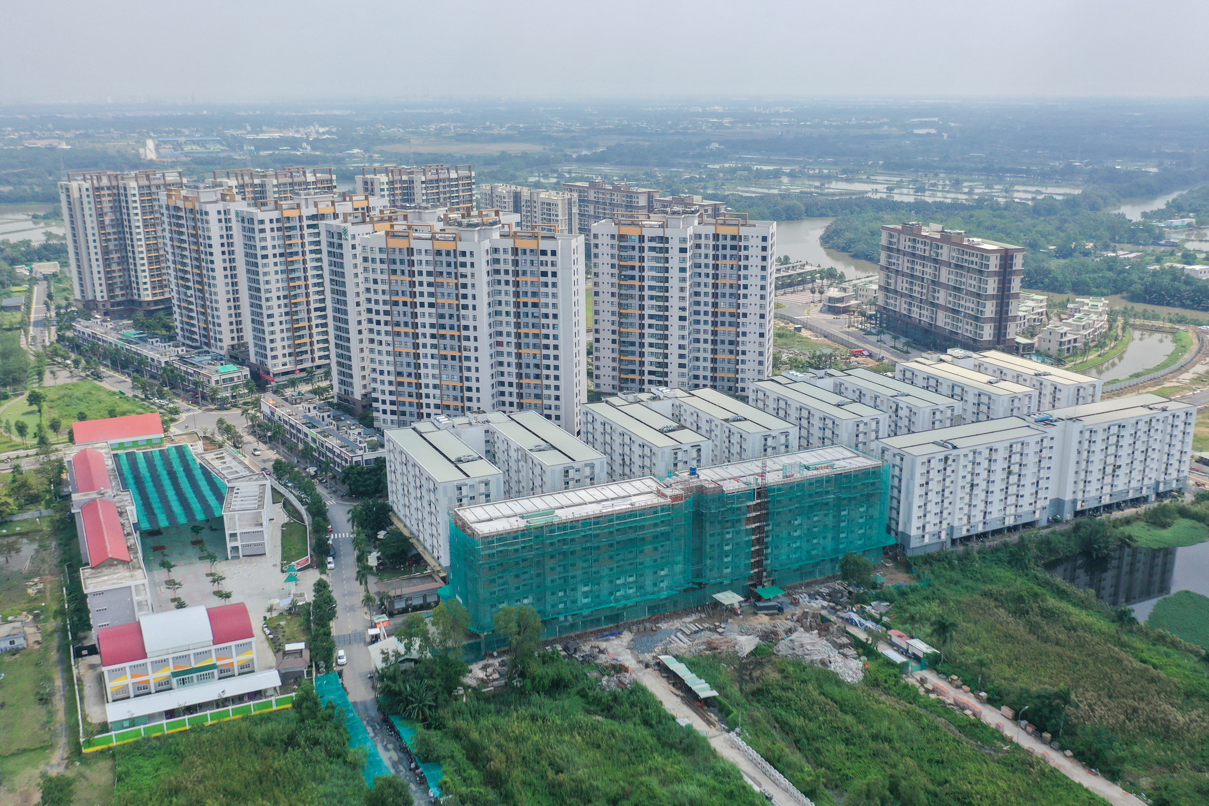 Cả nước có 984 dự án bất động sản đang triển khai với quy mô hơn 420.000 căn, tăng 140% so với cùng kỳ