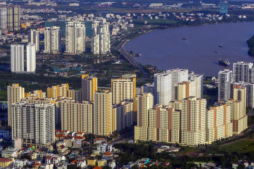 Cầu cao, cung khan hiếm, giá chung cư khó hạ