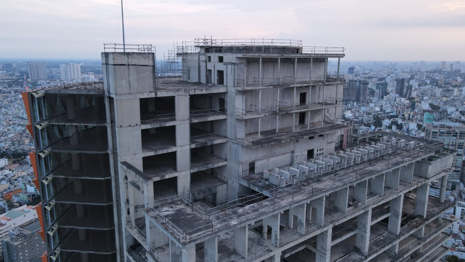 Chủ đầu tư hết thời tay không làm dự án