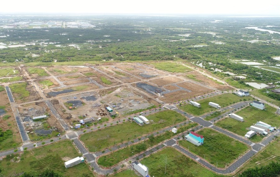 Covid-19 bùng phát, nhà đầu tư có tiền dễ mua miếng đất sinh lời cao