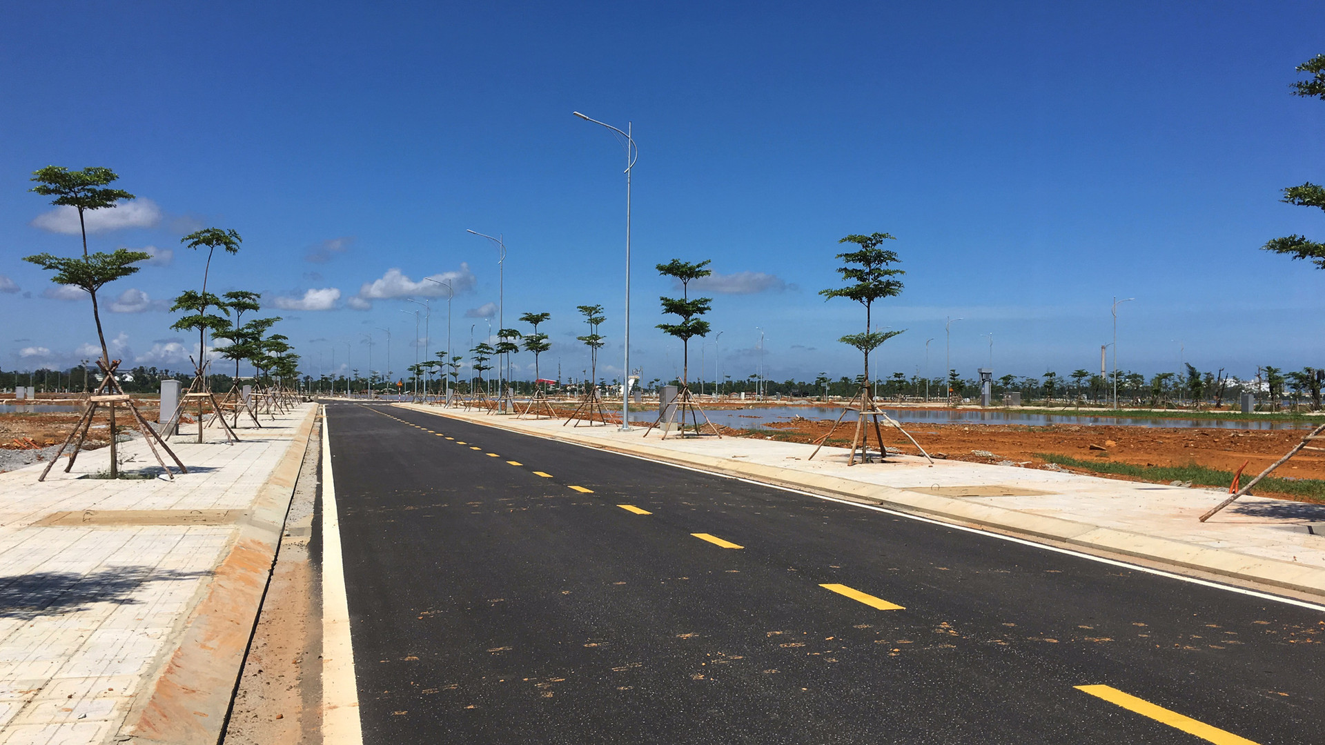 Đầu tư đất nền bây giờ hay đợi thêm?