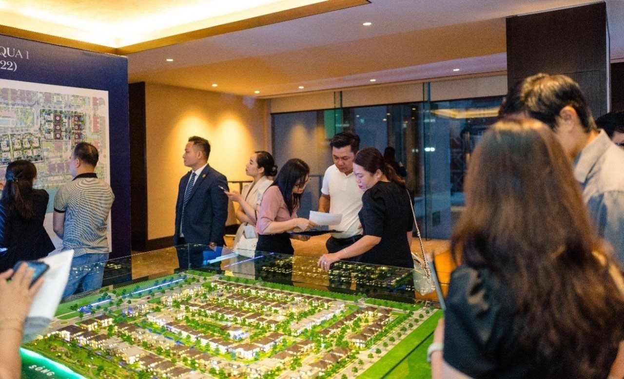 Động thái lạ của nhà đầu tư có tiền