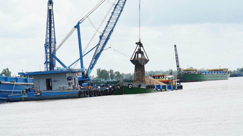 Đồng Tháp chấn chỉnh việc quản lý khai thác cát