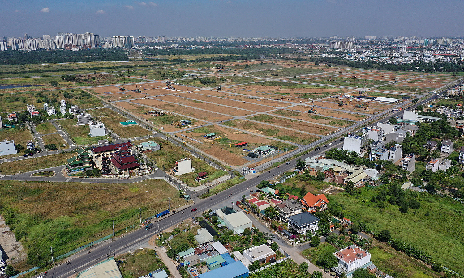 Động tĩnh mới đất nền tỉnh phía Nam