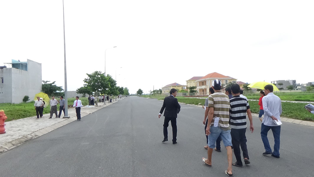 Giá đất nền đã tăng nhưng những người đu đỉnh vẫn lỗ, nhà đầu tư sẽ bị mắc kẹt tới khi nào?