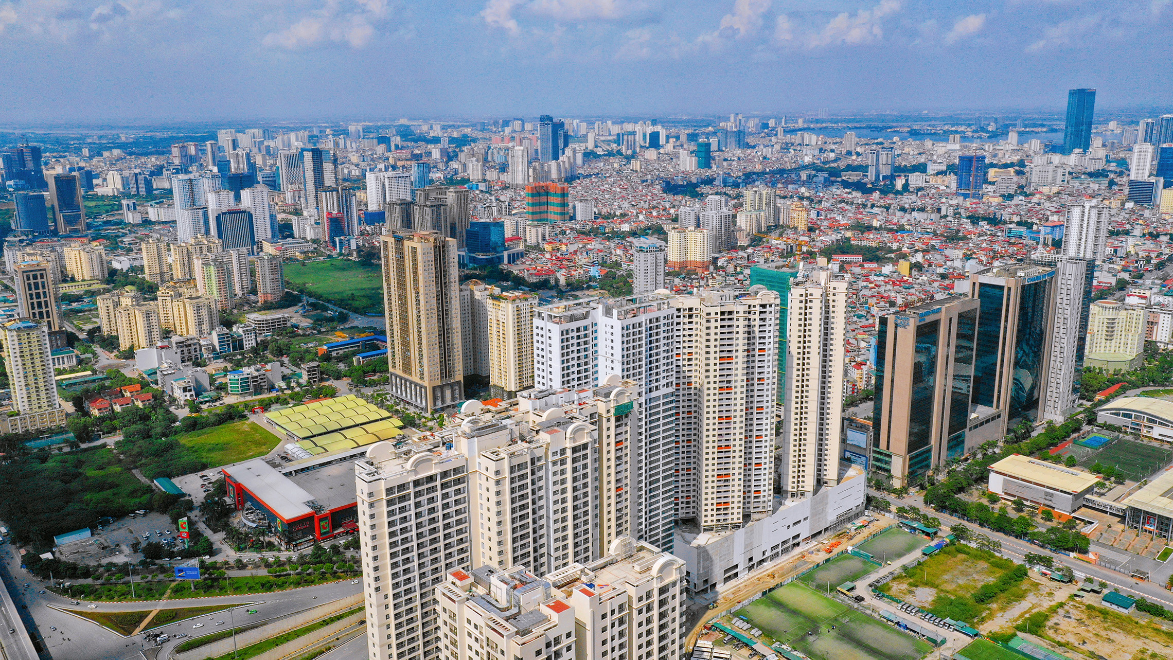 Giá nhà liên tục tăng cao, mua chung cư khu vực ven Hà Nội càng khó