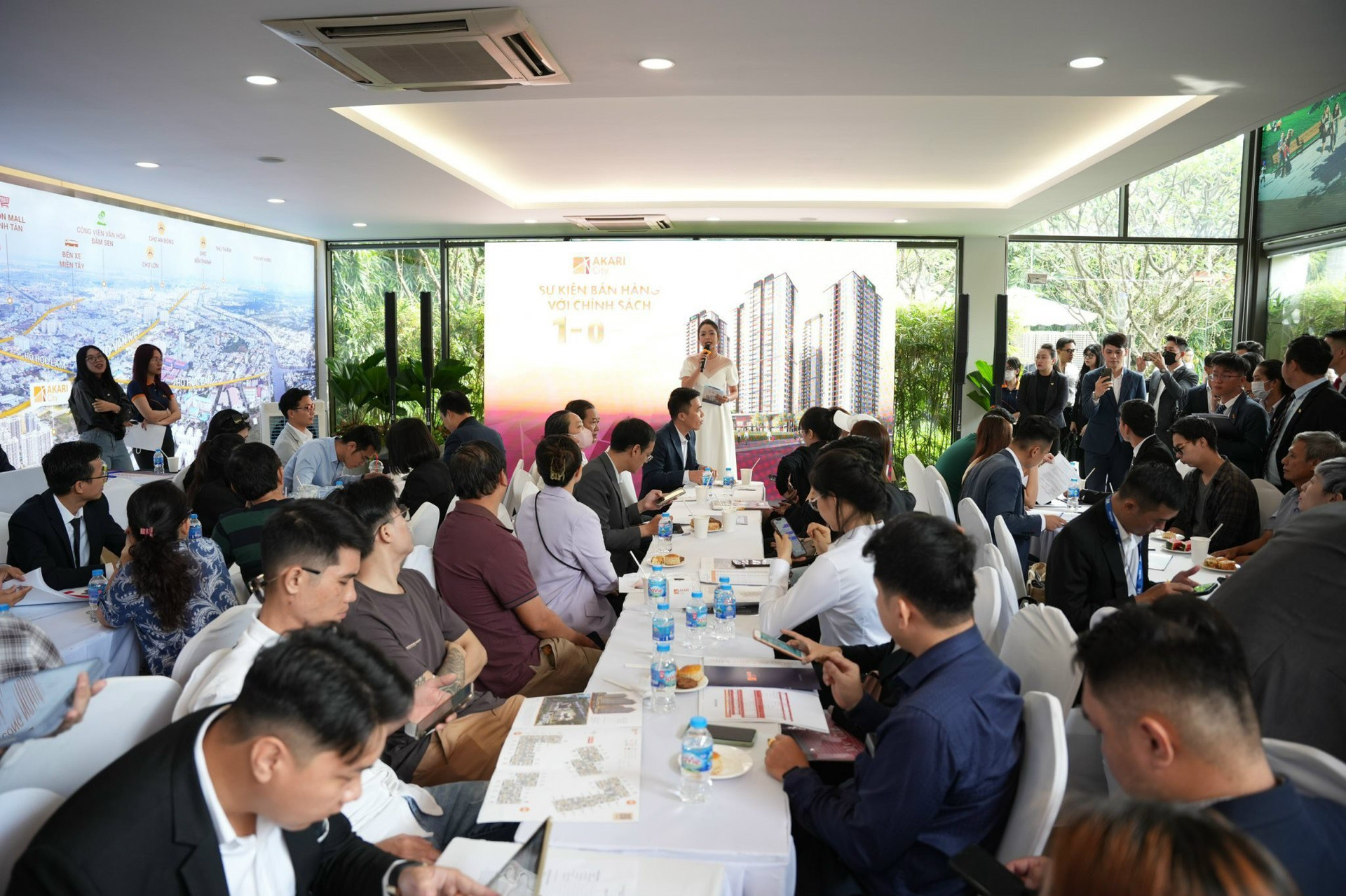 Người mua bất động sản liên tục rút hầu bao cận Tết