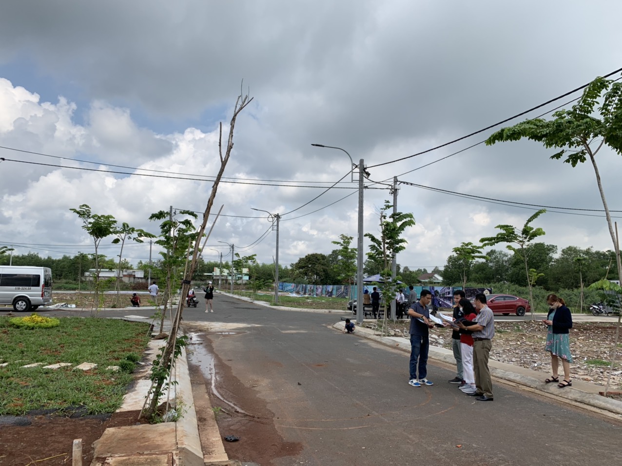Nhà đầu tư đi săn bất động sản giảm giá, thị trường đang ấm trở lại?