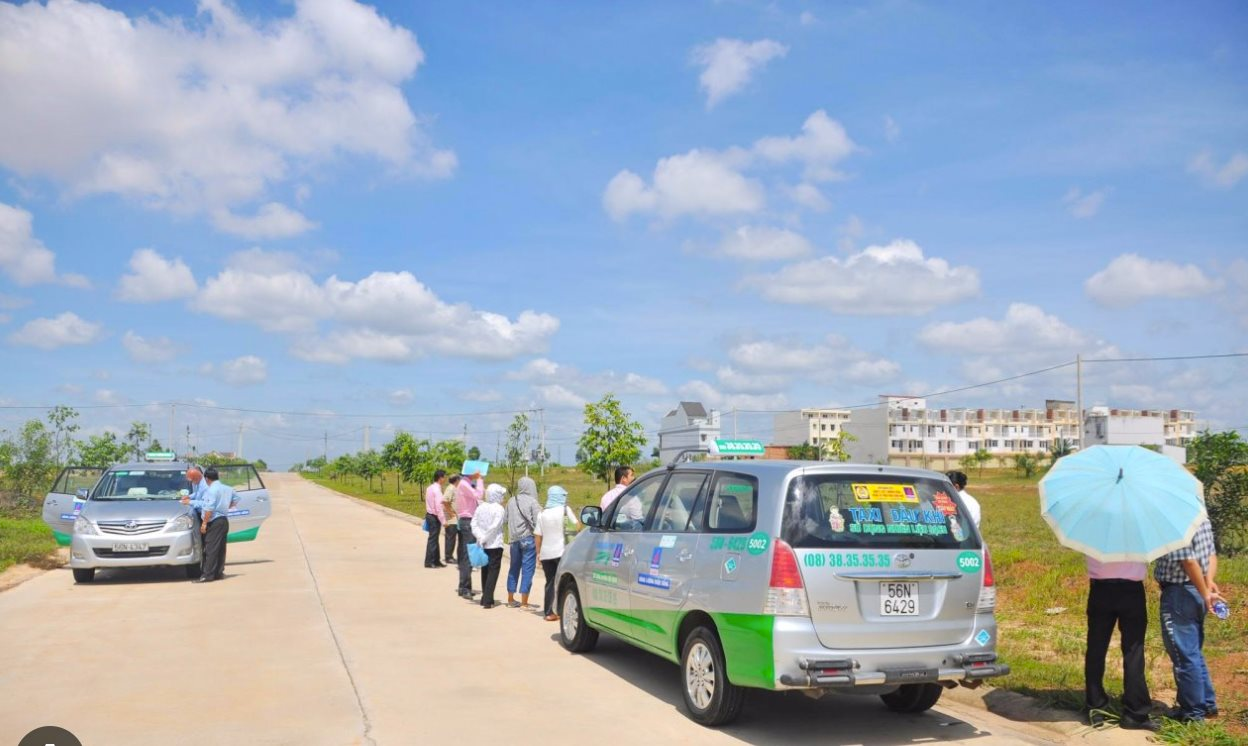 Nhà giàu bắt đầu mua gom biệt thự, liền kề