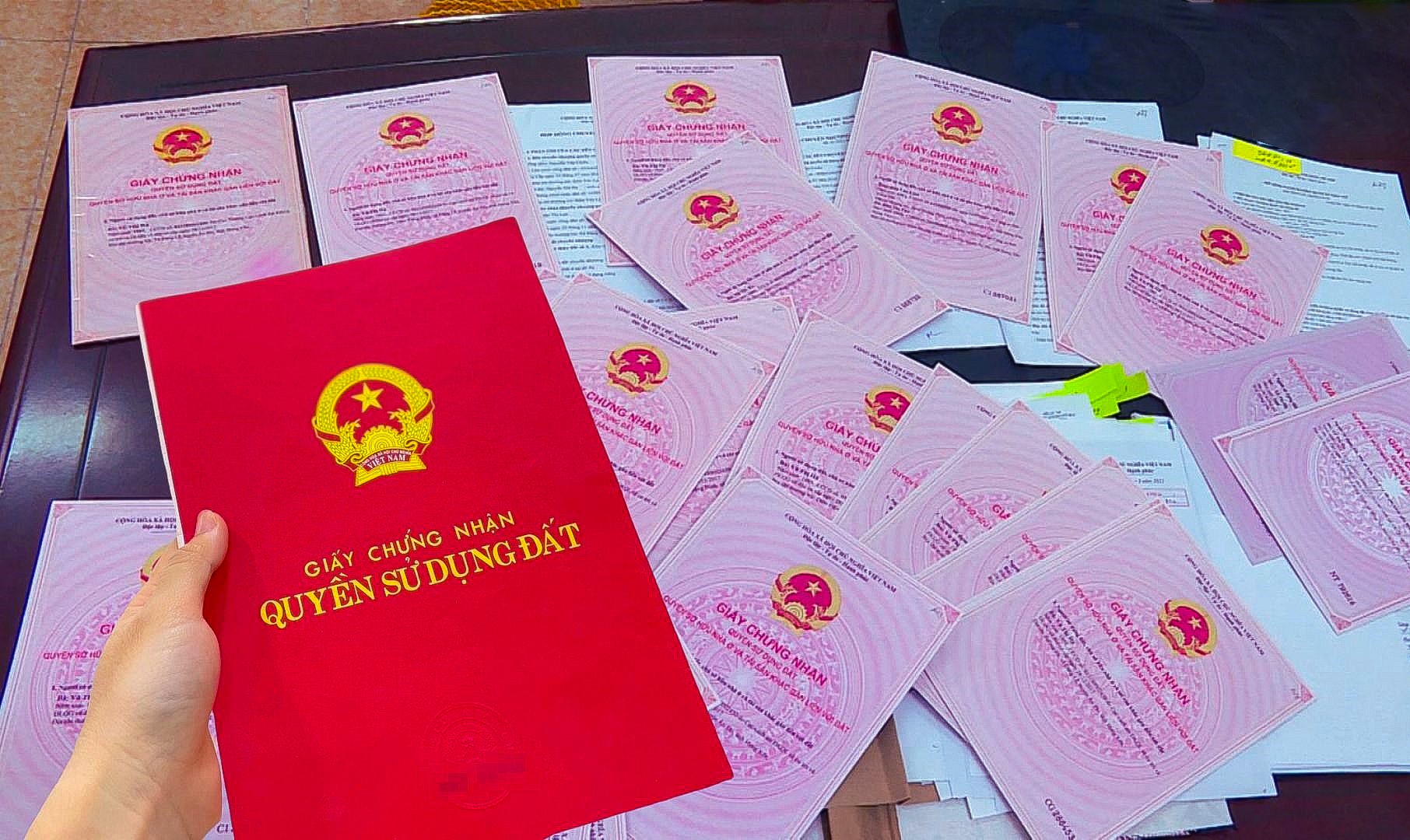 Theo Luật Đất đai 2024, đất cấp sai thẩm quyền có hủy sổ đỏ?