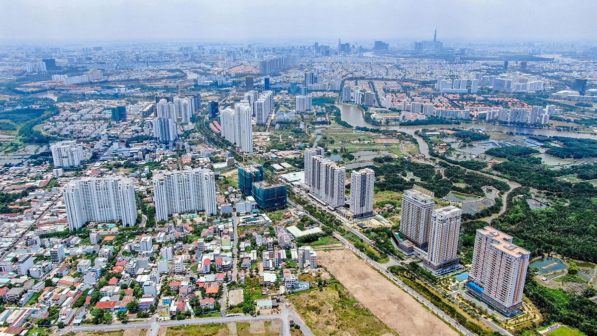 Vắng bóng nhà ở bình dân, khan hiếm căn hộ trung cấp