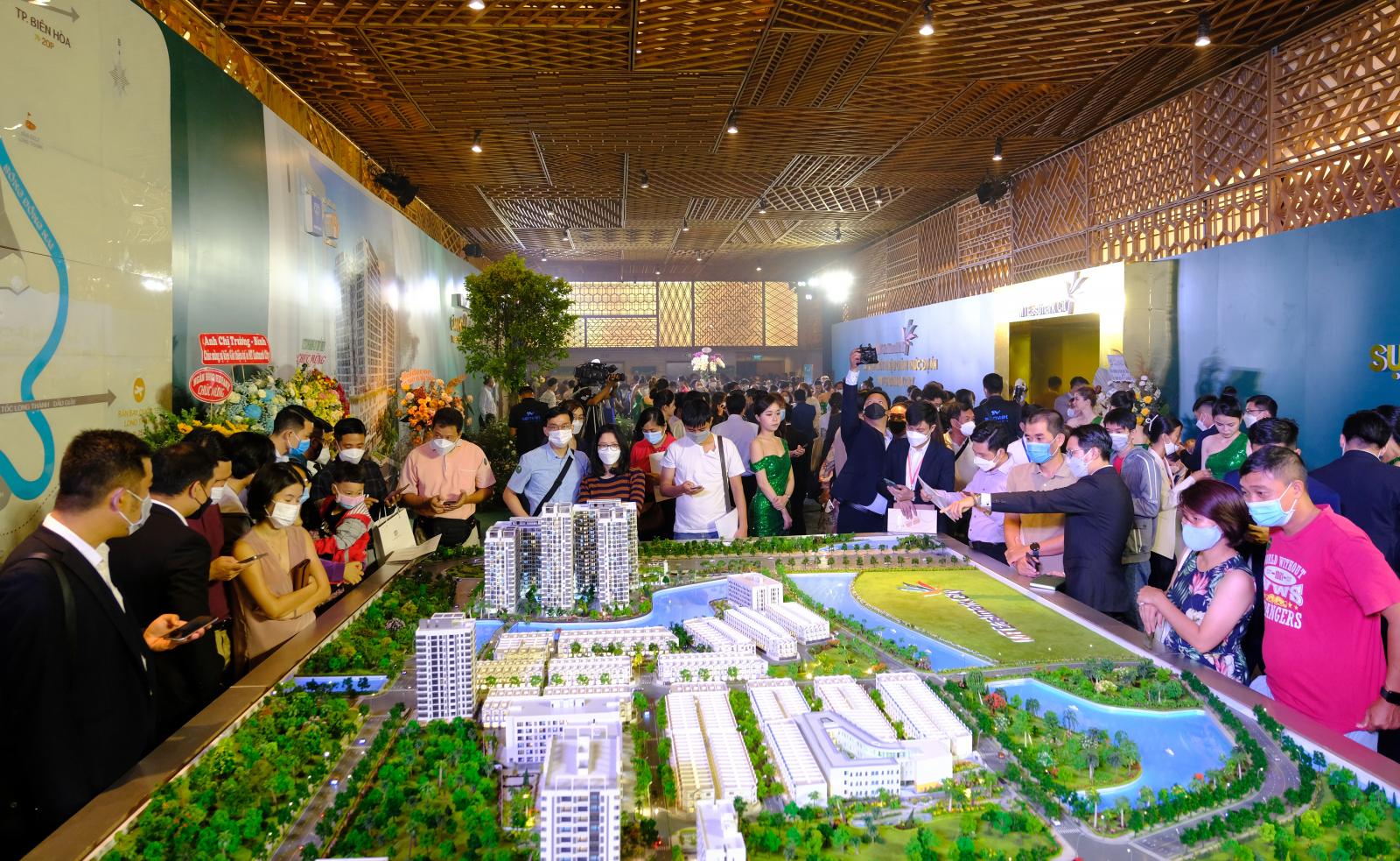 Vòng luẩn quẩn của bất động sản năm 2023