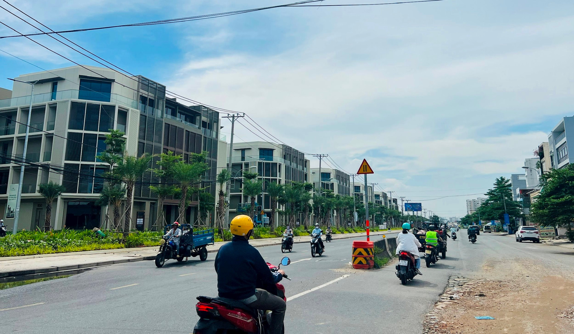 Loạt tuyến đường khu Đông Tp.HCM mở rộng, bất động sản đang được hưởng lợi như thế nào?